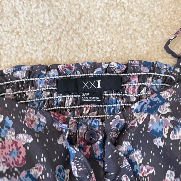 F21 Floral Button Front Tank Top - Picture 5 of 7